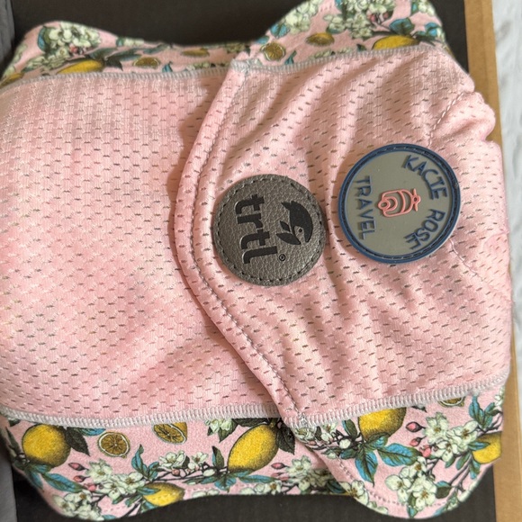 Trtl travel pillows - Picture 3 of 5